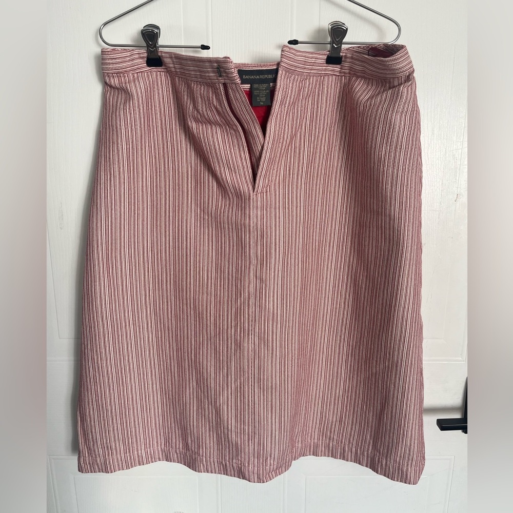 Red and white striped knee length skirt. Banana republic hardly been worn.